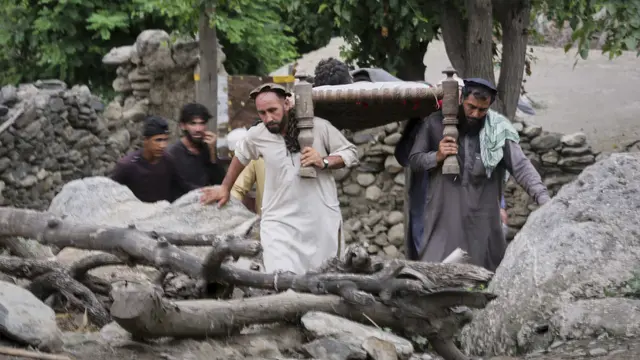 Operasi Penyelamatan Korban Gempa Afghanistan Terus Berjalan