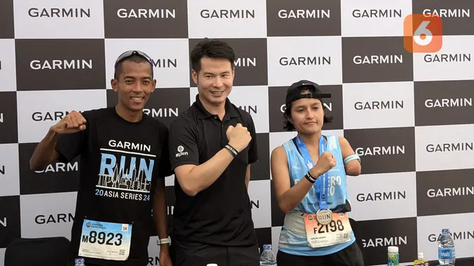 <p>(ki-ka) Agus Prayogo, Sky Chen, Direktur Regional Garmin di India dan Asia Tenggara, dan Herlina saat di acara Garmin Run Indonesia 2024 di ICE BSD. (Liputan6.com/ Yuslianson)</p>