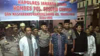 Kapolres Jakarta Utara Kombes Susetio Cahyadi blusukan dan sahur bareng warga (Liputan6.com/Moch Harun Syah)