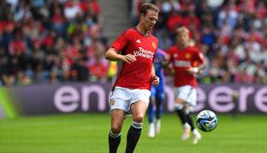 Bek Manchester United Jonny Evans pada laga uji coba melawan Lyon di Murrayfield, Edinburgh, 19 Juli 2023. (ANDY BUCHANAN / AFP)