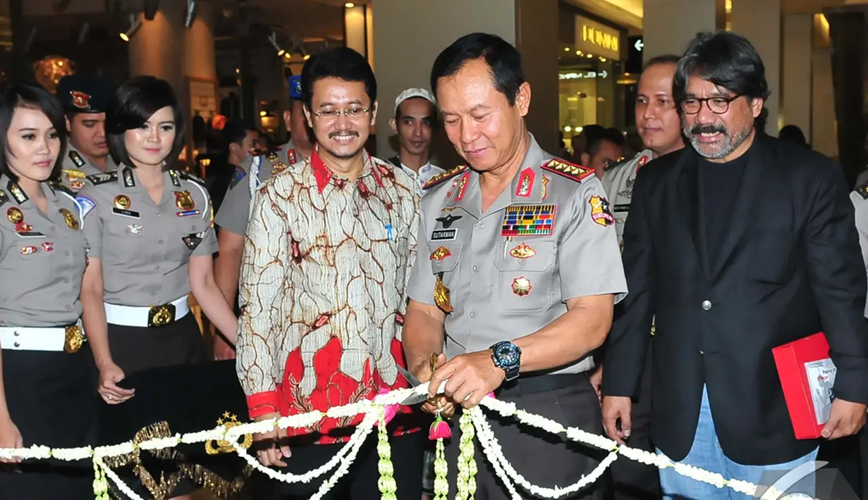 Kapolri Jenderal Sutarman membuka pameran Foto Pilpres 2014 di Mall Casablanca, Jakarta, Kamis (6/11/2014)(Liputan6.com/Johan Tallo)