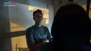 Raffi Ahmad mengajak Nagita Slavina untuk mencoba lift rumah yang sudah bisa dioperasikan. (Foto: YouTube)