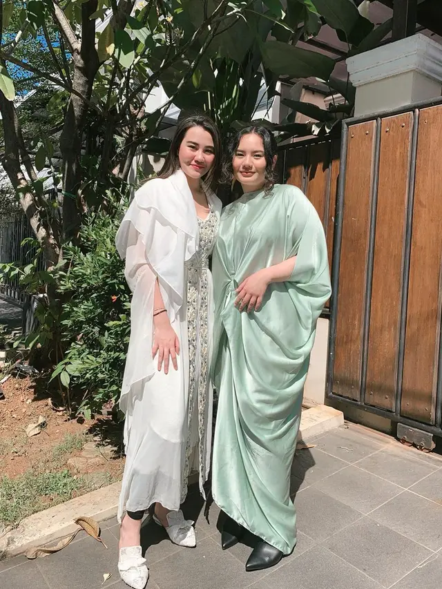 7 Potret Kebersamaan Zahwa dan Aaliyah Massaid, Sibling Goals Banget