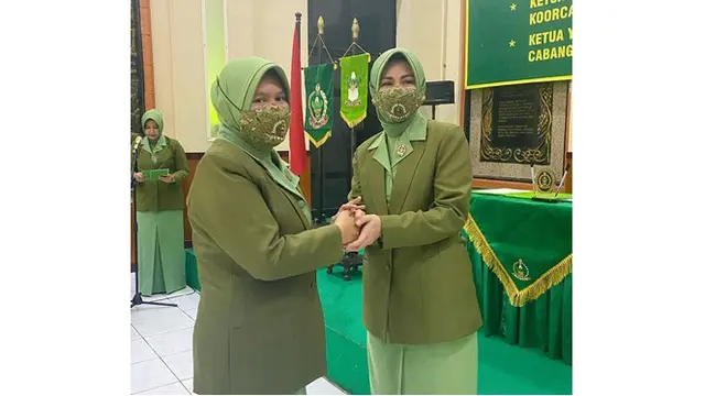 6 Potret Juliana Moechtar Dilantik Jadi Anggota Persit, Tampil Anggun Pakai Seragam