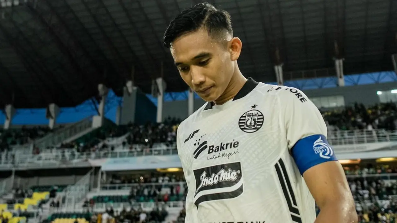 Rizky Ridho ketika membela Persija Jakarta melawan Persebaya Surabaya.