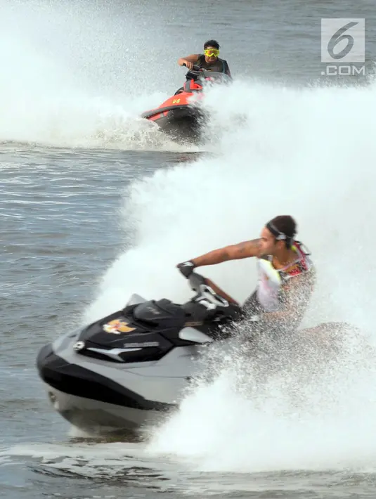 Pengemar BMW M Owners Club Indonesia mengikuti Sea-Doo Slalom Competition di Jetski Indonesia Academy, Ancol, Jakarta, Sabtu (2/3). Olahraga ini untuk melatih ketangkasan keamanan dalam mengemudi kendaraan. (merdeka.com/Dwi Narwoko)