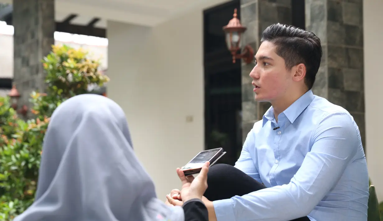 Samuel Zylgwyn saat ditemui Bintang.com saat menjalani syuting sinteron Orang Ketiga di kawasan Cibubur, Jakarta Timur, Senin (19/2/2018) (Nurwahyunan/Bintang.com)