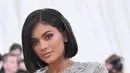 "Kylie sangat takut jika rekaman video tersebut makin disebar  luas. Jika keluarga Kardashian menganggu hidup Tyga, ia akan menyebar luaskan video tersebut. Tyga punya kekuatan saat ini," ungkap sumber. (AFP/Bintang.com)