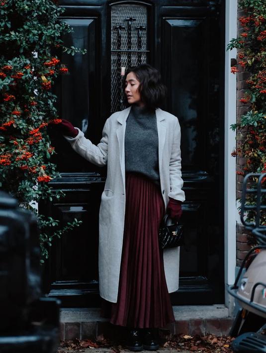 Tak sedikit netizen yang memuji penampilan Febby Rastanty satu ini. Ia juga memilih untuk memakai makeup sederhana dengan rambut pendek yang dibiarkan tergerai. (Liputan6.com/IG/@febbyrastanty)