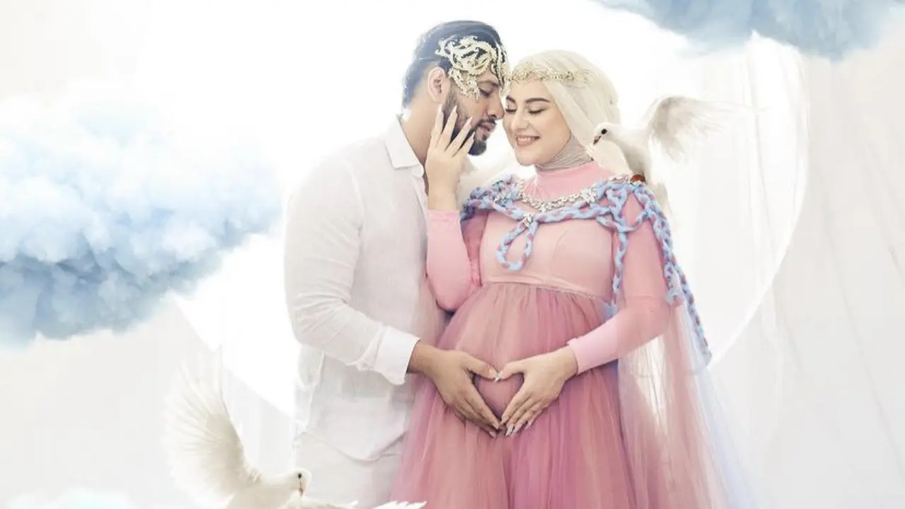 Busana Irish Bella saat Maternity Shoot
