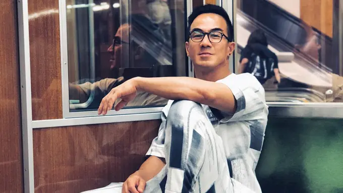 FOTO: Gaya Kasual Joe Taslim Saat Berlibur