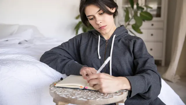 Makan karena Lapar atau Hanya Emotional Eating? Ini Cara Membedakannya