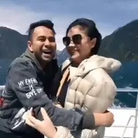 Raffi Ahmad dan Nagita Slavina menikmati keindahan Milford Sound di Selandia Baru (Dok.Instagram/@raffinagita1717/https://www.instagram.com/p/B42GAgwhCSK/Komarudin)