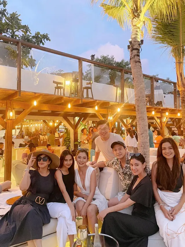 7 Potret Akrab Pemeran Mega Series Suara Hati Istri: Anjani Usai Syuting Berakhir