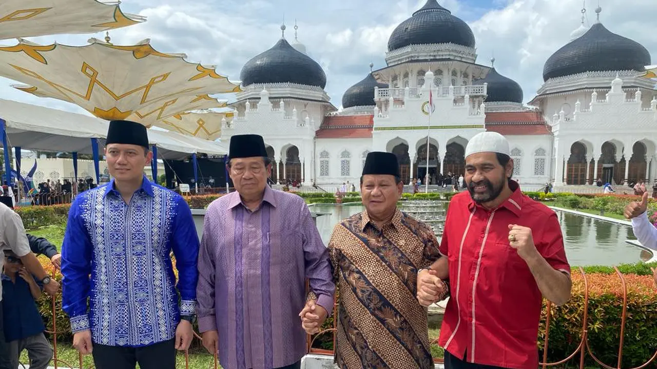 Prabowo, SBY, AHY hingga Eks Panglima GAM Foto Bersama di Masjid Baiturrahman Aceh.