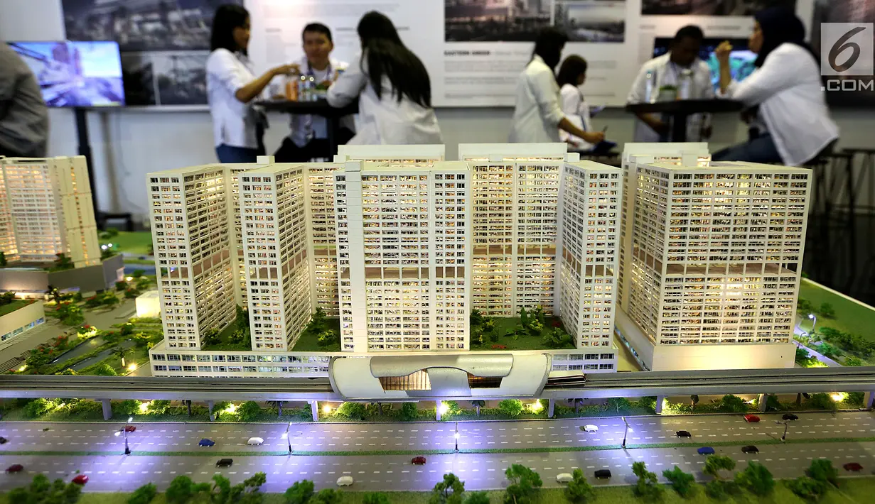 Sebuah maket plan tower apartemen dipamerkan pada pameran Indonesia Property Expo 2018 di JCC Jakarta, Senin (24/9). Dua anak usaha PT Adhi Karya (Persero) Tbk bersinergi membangun LRT City Green Avenue di Bekasi Timur. (Liputan6.com/Fery Pradolo)
