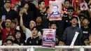 Suporter tim garuda memadati tribun penonton saat menyaksikan laga timnas Indonesia melawan Vietnam pada semifinal leg pertama Piala AFF 2022 di Stadion Utama Gelora Bung Karno, Jakarta, Jumat (6/1/2023). Indonesia akan melakoni laga tandang semifinal Piala AFF 2022 melawan Vietnam pada Senin (9/1). (Liputan6.com/Helmi Fithriansyah)