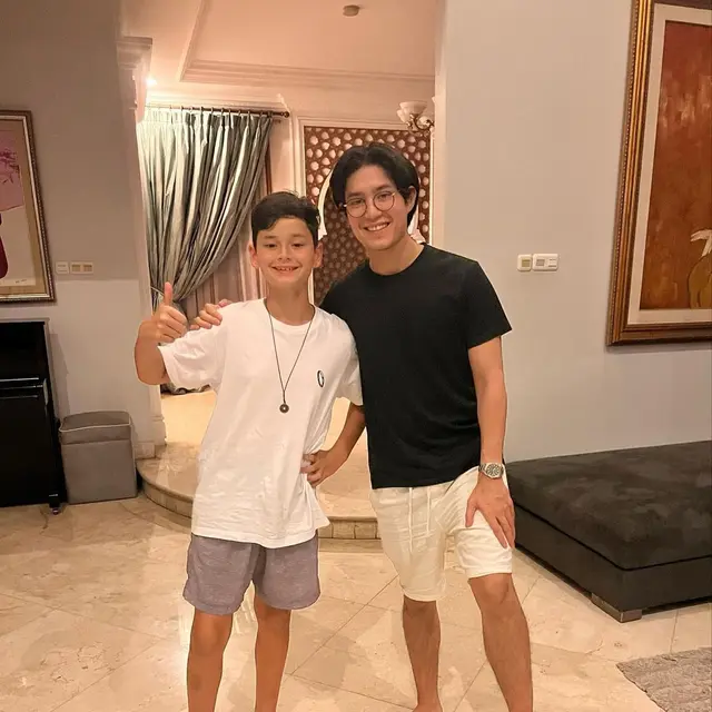 6 Potret Teuku Rassya dan Kenzou Anak Tamara Bleszynski, Kompak Meski Beda Ayah