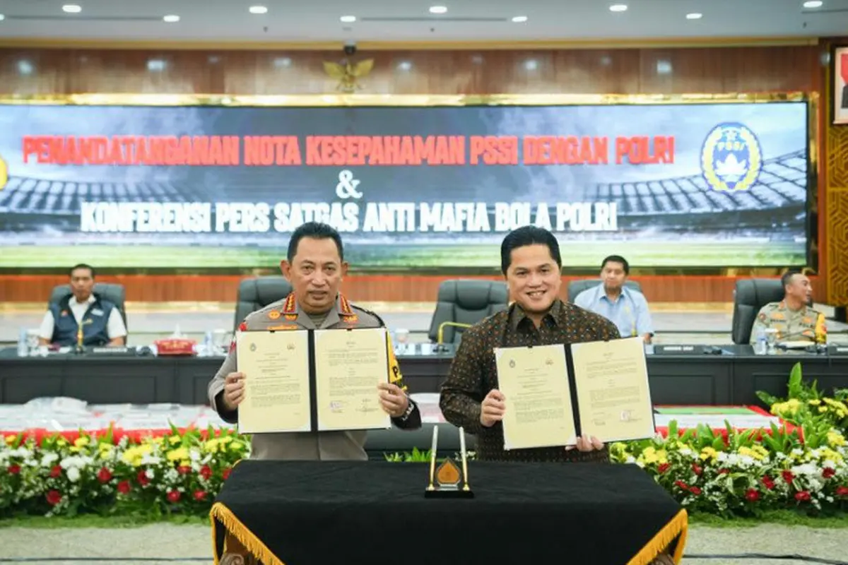 Kapolri Jenderal Listyo Sigit Prabowo dengan Ketua PSSI, Erick Thohir.