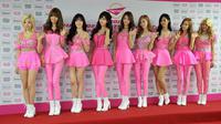 Girls' Generation (SNSD) berpose saat press conference di Seoul (9/6/2013). (AFP/Jung Yeon-Je)