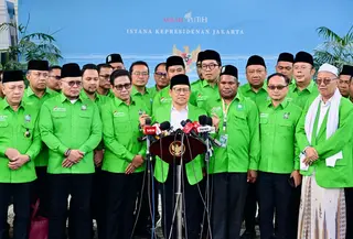 Ketua Umum PKB Muhaimin Iskandar alias Cak Imin mengungkapkan isi pertemuan pengurus partainya dengan Presiden Prabowo Subianto di Istana Merdeka, Jakarta. (Foto; Biro Pers Istana)