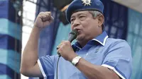 Semangat SBY saat menyampaikan orasi politik di hadapan ribuan simpatisan  Palembang, Sumatera Selatan (Liputan6.com/Hajiabror Rizki)