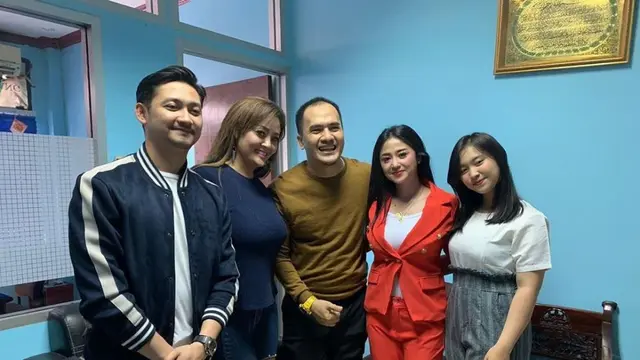Sebentar Lagi Bebas, Ini 6 Momen Saipul Jamil saat Dijenguk Para Artis