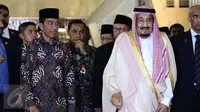 Presiden Joko Widodo dan Raja Salman bin Abdulaziz al-Saud bersiap melakukan Shalat tahiyatul masjid di Masjid Istiqlal, Jakarta, Kamis (2/3). (Liputan6.com/Angga Yuniar)