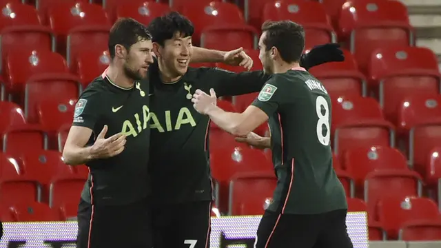 Foto Piala Liga Inggris: Spurs Gagalkan Hasrat Stoke Ikuti Jejak Brentford ke Semifinal