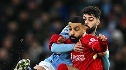 Pada menit ke-14, tendangan first time Mohamed Salah membuka keunggulan The Reds atas Manchester City. (Paul ELLIS/AFP)