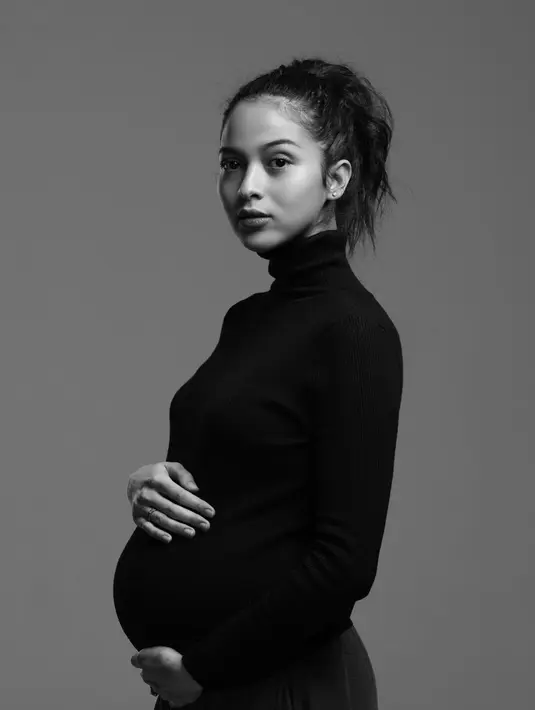 Beberapa waktu lalu, Chicco Jerikho mengunggah foto maternity dari Putri Marino. "Sehat sehat ya Istri dan Anak ku sayang ❤ Nggak sabar mau pelukan bertiga," tulisnya sebagai keterangan foto. (Foto: instagram.com/chicco.jerikho)