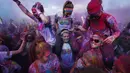 Terinspirasi oleh Holi festival Hindu, sejumlah peserta mengambil bagian dalam lomba lari bertajuk Sydney Color Run yang bersuasana karnaval, (24/8/2014). (REUTERS/Jason Reed)