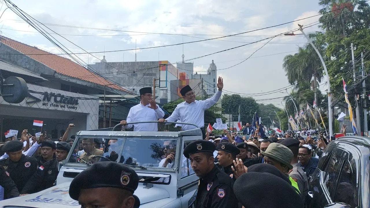 Konvoi pasangan bakal capres dan cawapres Koalisi Perubahan, Anies Baswedan dan Muhaimin Iskandar atau Cak Imin menuju KPU, Kamis (19/10/2023).
