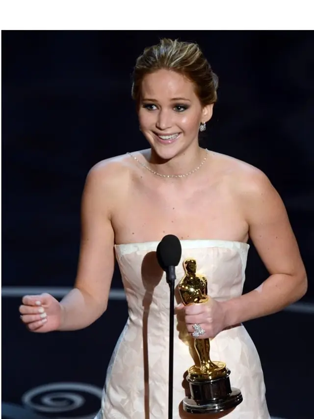 7 Pesona Jennifer Lawrence, Resmi Menikah dengan Cooke Maroney