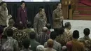 Presiden Joko Widodo bersama Ibu Negara Iriana hadiri peringatan lahirnya Pancasila di Gedung Merdeka, Bandung, Jawa Barat, (1/6/2016). Jokowi  mengenakan kemeja batik lengan panjang dan langsung menempati kursi paling depan. (Liputan6.com/Faizal Fanani)