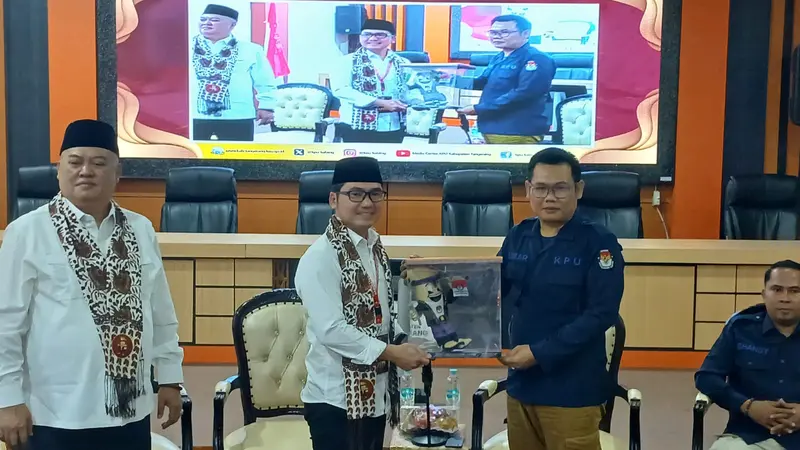 Calon Independen Bupati Tangerang Zulkarnain-Lerru Resmi Daftar ke KPU