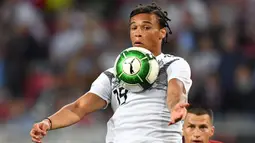 Leroy Sane terakhir bermain bersama timnas Jerman saat melawan Austria pada laga uji boa di  Klagenfurt, Austria, (2/6/2018). Jerman kalah 1-2 dari Austria. (AFP/Joe Klamar)