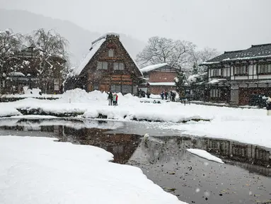 Foto yang diambli pada 24 Desember 2024 menunjukkan suasana di desa Shirakawa-go, Barat Laut perfektur Gifu, Jepang. (Faizal Fanani)