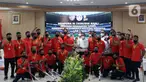Menpora Zainudin Amali (tengah kanan) berfoto bersama pemain Timnas Sepak Bola Amputasi Indonesia di Gedung Kemenpora, Jakarta, Kamis (17/3/2022). Menpora menyatakan pemerintah berkomitmen untuk mendukung kemajuan Timnas Sepak Bola Amputasi Indonesia. (Liputan6.com/Herman Zakharia)
