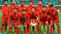 Starting XI Timnas Indonesia U-20 saat menghadapi Timnas Iran U-20 dalam laga perdana Grup C Piala Asia U-20 2025 yang digelar di Shenzhen Youth Football Training Base Centre Stadium, Shenzhen, Kamis (13/2/2025) malam. (Dok. Timnas Indonesia)