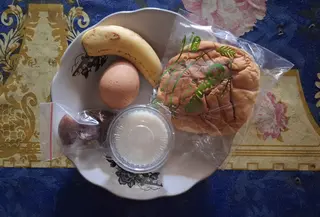 Menu MBG pada bulan Ramadan yang diterima pelajar di Lampung. (Liputan6.com/Ardi Munthe).