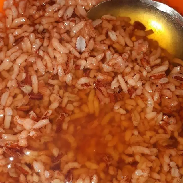 6 Potret Nasi Dicampur dengan Kuah Nyeleneh Ini Bikin Tak Nafsu Makan