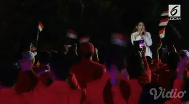 Menyanyikan lagu 'Meraih Bintang', penampilan Via Vallen sukses menggoyang para atlet hingga Presiden Joko Widodo di Opening Ceremony Asian Games 2018.