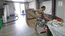 Peserta melakukan peregangan sebelum tampil dalam gelaran Namarina bertajuk 'Internal Jazz dance Competition 2018' di Jakarta, Minggu (6/5). Kompetisi ini diikuti oleh kurang lebih 200 peserta. (Liputan6.com/Herman Zakharia)