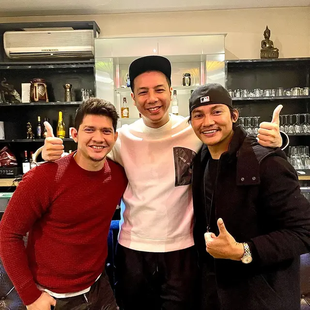 Sudah Seperti Saudara, Ini 7 Potret Kebersamaan Iko Uwais dan Tony Jaa