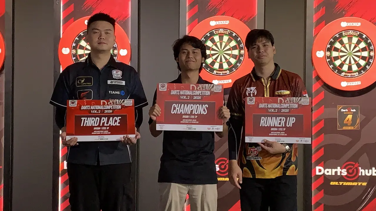 Joshua Putra Setiawan saat Penyerahan Hadiah Darts National Competition Volume 2 2026