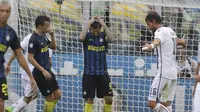 Ekspresi Mauro Icardi, saat gagal mencetak gol lewat penalti pada lanjutan Serie A Italia di Giuseppe Meazza Stadium, Milan (16/10/2016). (AP/Luca Bruno)