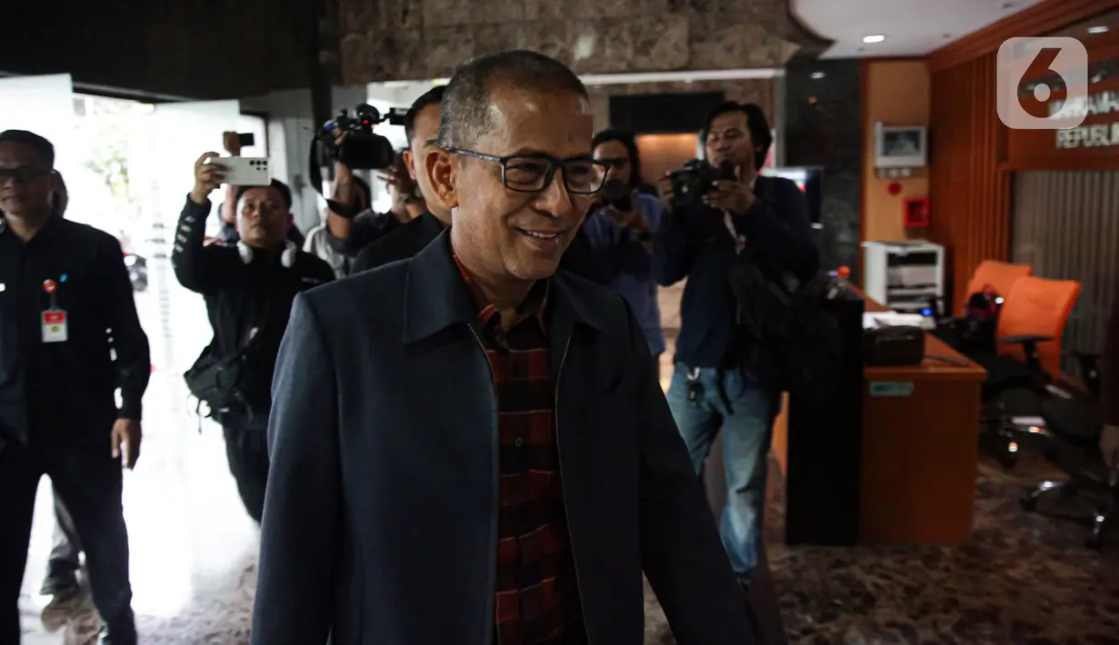 Saldi tampak mengenakan jas berwarna hitam. Dia mengaku siap dimintai keterangan terkait dugaan pelanggaran etik. (Liputan6.com/Faizal Fanani)