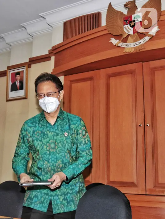 Menteri Kesehatan Budi Gunadi Sadikin bersiap menggelar konferensi pers “Perkembangan Gangguan Ginjal Akut di Indonesia”, di kantor Kemenkes, Jakarta, Jumat (21/10/2022). Pada bulan Agustus 2022, kasus gangguan ginjal akut pada anak menunjukkan tren kenaikan. Di bulan tersebut ada 36 anak yang dilaporkan mengalami gangguan ginjal akut. (Liputan6.com/Angga Yuniar)