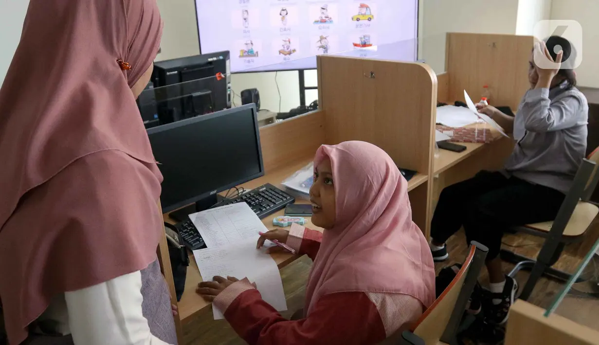 320 peserta dari 16 kejuruan pada angkatan pertama mengikuti pelatihan kerja gratis di PPKD Jakarta Pusat. (Liputan6.com/Herman Zakharia)